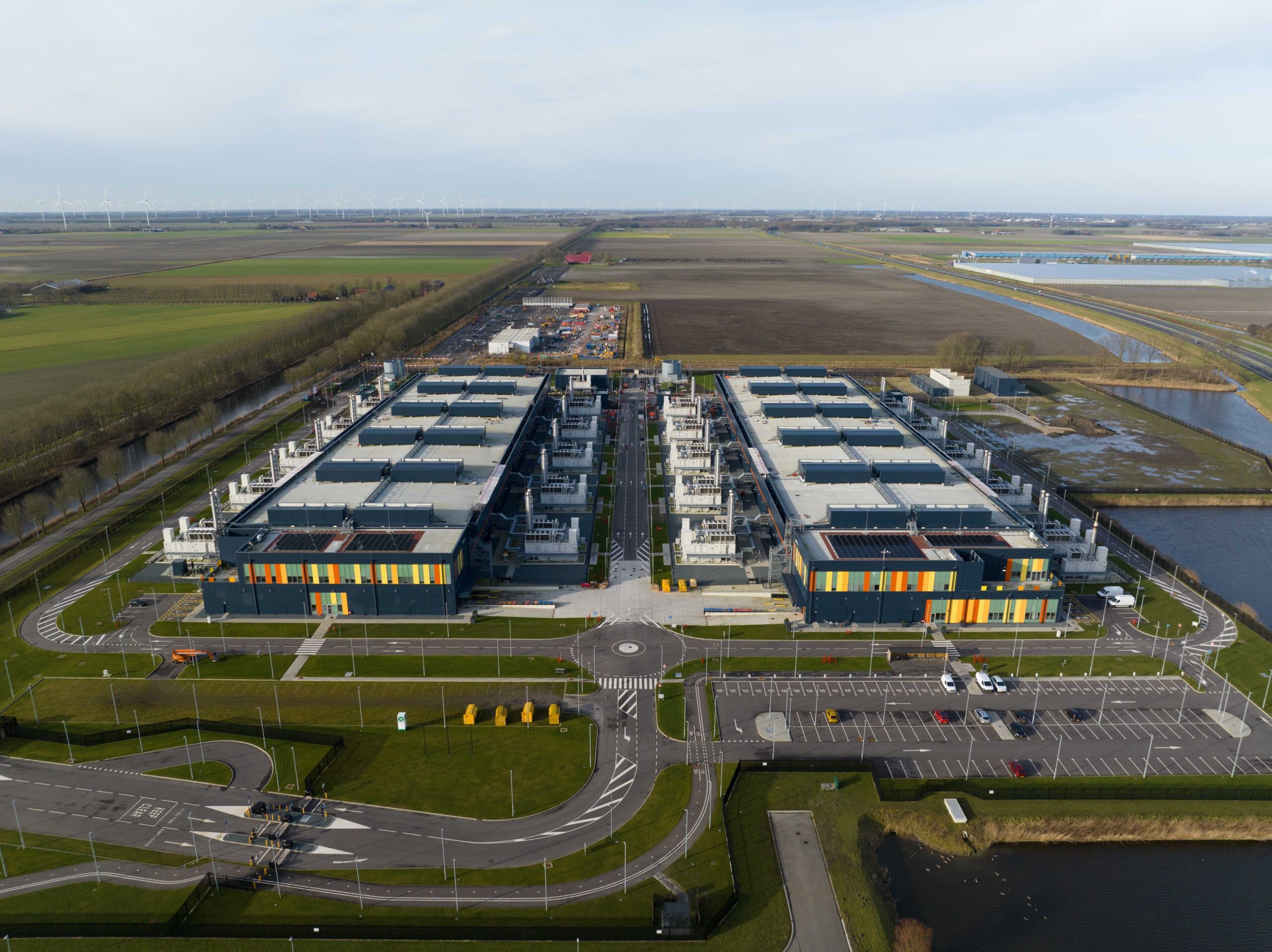 Why Data Center Utility Schedules Compress (and How Capacity-First Crews Beat the Curve)